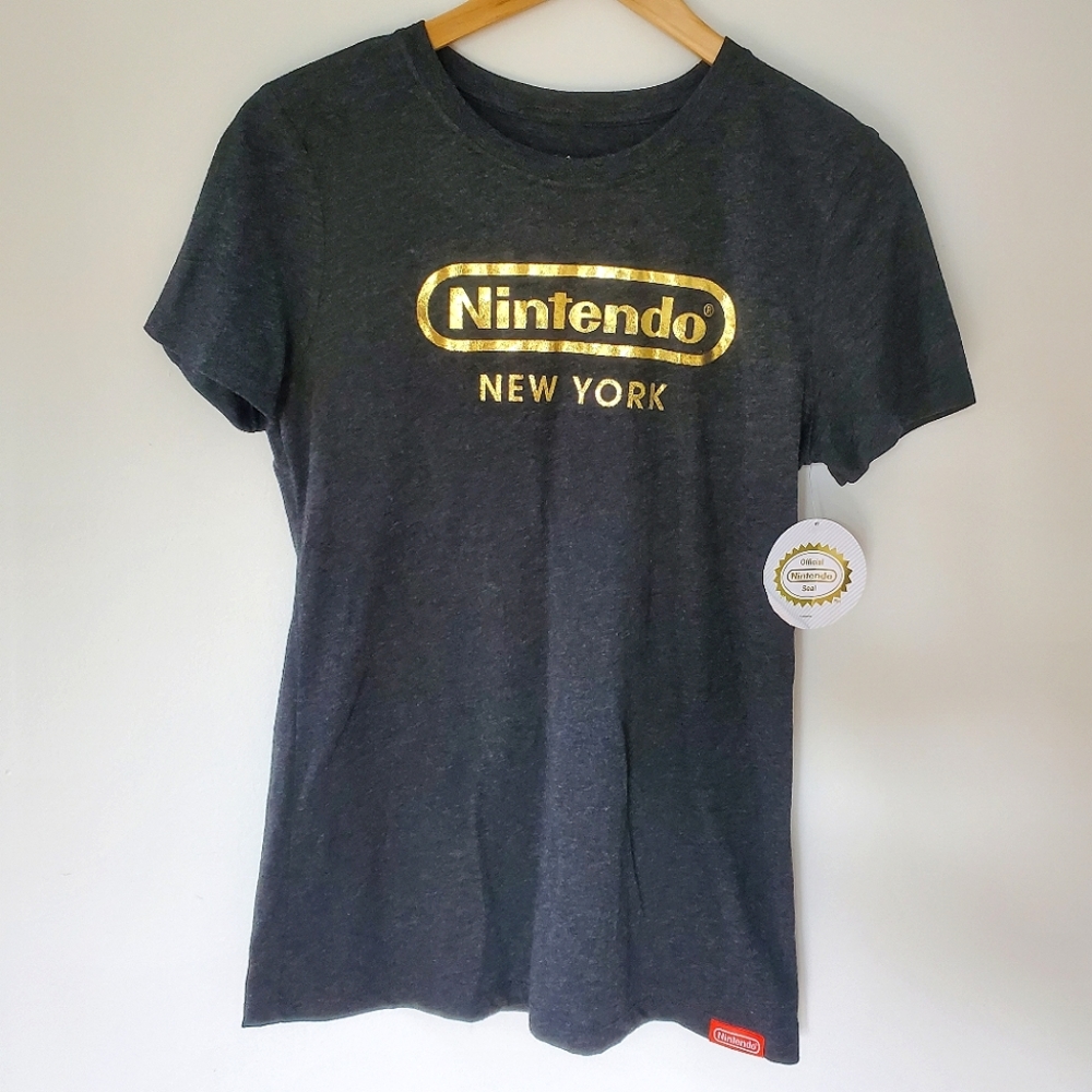 Nintendo New York Women's Racetrack Shiny Gold Logo on Grey T-Shirt (Large) NWT